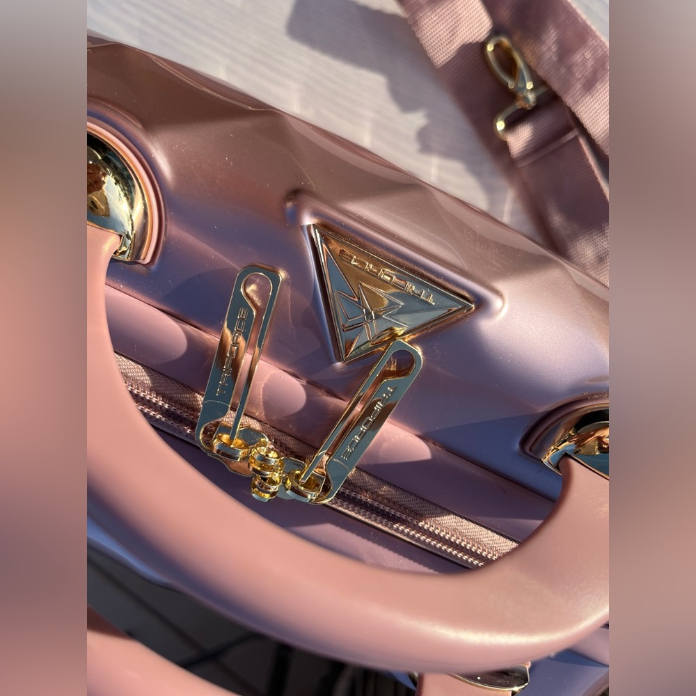 Elegant Pink Travel Beauty Bag - Picture 2 of 13